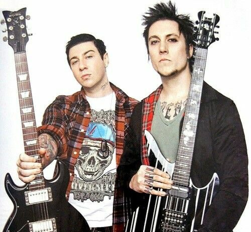 Custom Shop Rüyasından Metalin Yeni Yüzyılına: Schecter Marka Hikayesi, Teknik Devrimi ve Mirası