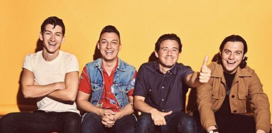 Bağımsızlığın Ses Manzarası: Indie Müziğin Tarihi, Lo-Fi Estetiği ve Dijital Çağdaki Dönüşümü