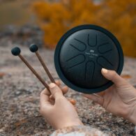 MSE-Steeltonguedrum_Forest_Ruine-Shooting-05_800x800