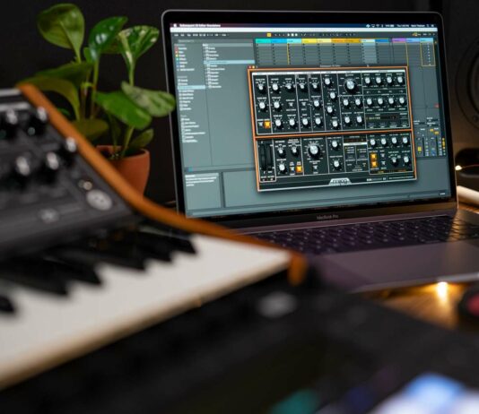 Ableton Live: Hibrit İş Akışı ve Gerçek Zamanlı Ses İşleme Teknolojileri