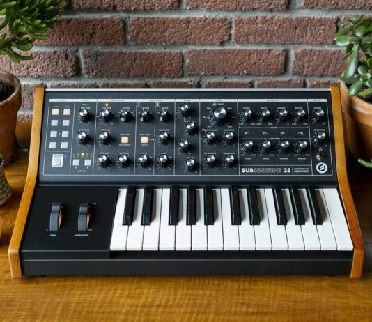 Ses Üretimi mi, Ses Kontrolü mü? MIDI Klavye ve Synthesizer Arasındaki Temel Farklar