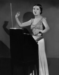 Clara_Rockmore_(1911-1998)_at_her_Theremin