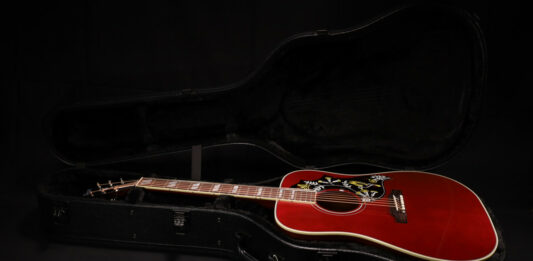 Akustik Bir Efsanenin Sahne Dönüşümü: Gibson Hummingbird Special Elektro Akustik Gitar İncelemesi