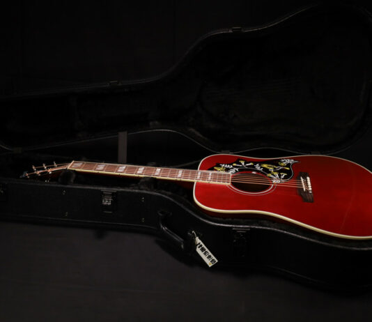 Akustik Bir Efsanenin Sahne Dönüşümü: Gibson Hummingbird Special Elektro Akustik Gitar İncelemesi