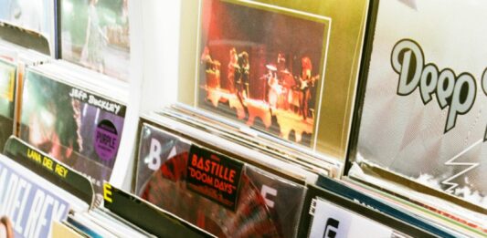 Zamanın Ötesine Geçen Sesler: Bir Müzik Albümü Nasıl Klasikleşir?