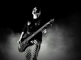 Sahnenin Karanlık ve Güçlü Sesi: Schecter Johnny Christ Signature Bas Gitar