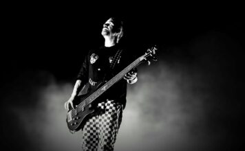 Sahnenin Karanlık ve Güçlü Sesi: Schecter Johnny Christ Signature Bas Gitar